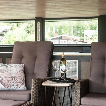 Prachtige Chalet Wabi Sabi Aan Het Water! Geel Exterior foto