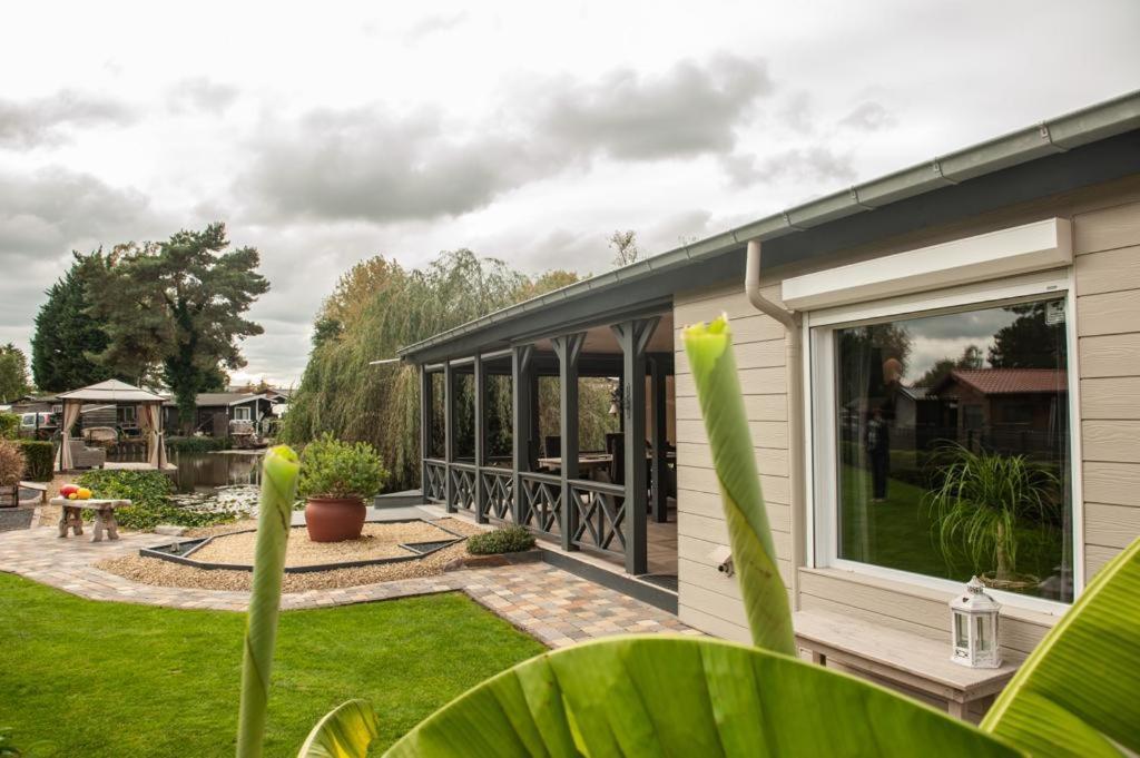 Prachtige Chalet Wabi Sabi Aan Het Water! Geel Exterior foto