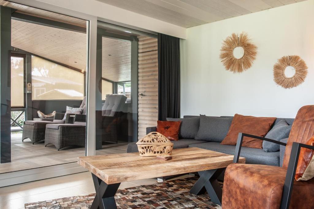 Prachtige Chalet Wabi Sabi Aan Het Water! Geel Exterior foto