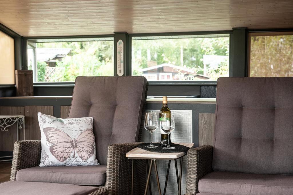 Prachtige Chalet Wabi Sabi Aan Het Water! Geel Exterior foto