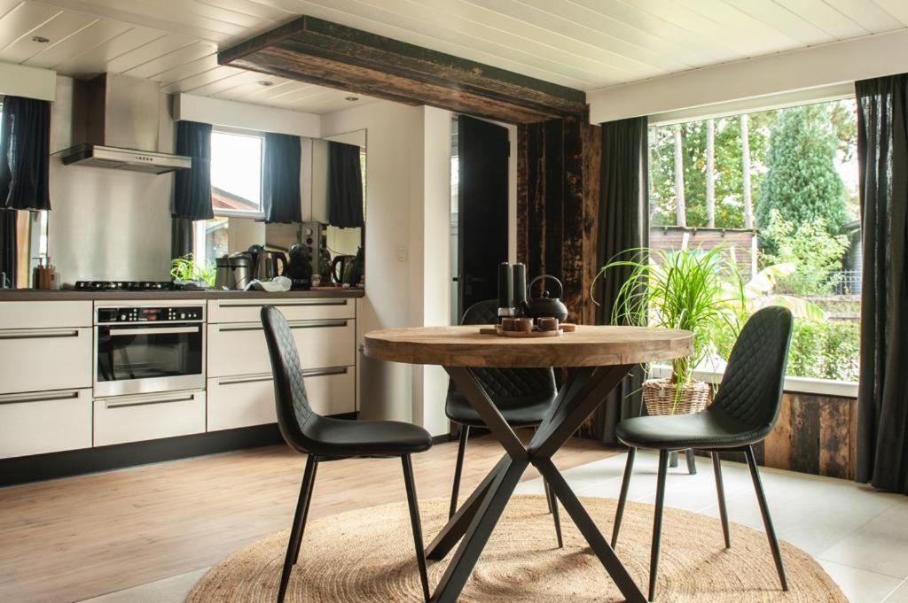 Prachtige Chalet Wabi Sabi Aan Het Water! Geel Exterior foto
